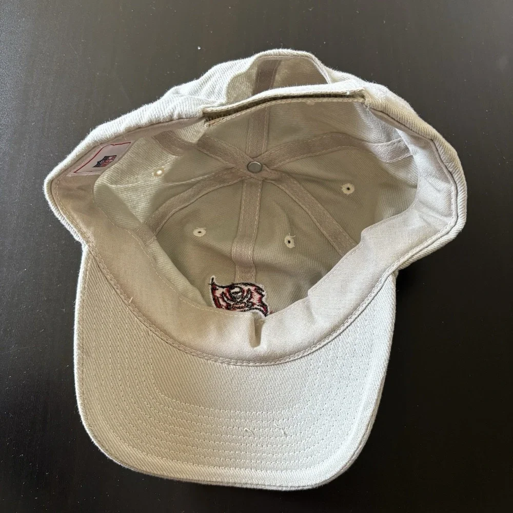 NFL Tampa‎ Bay Buccaneers Hat Strapback Cap OSFM Hat Beige